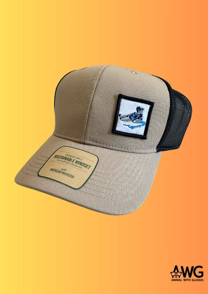 Cappellino trucker sabbia in poliestere riciclato - Accessorio sostenibile AWG